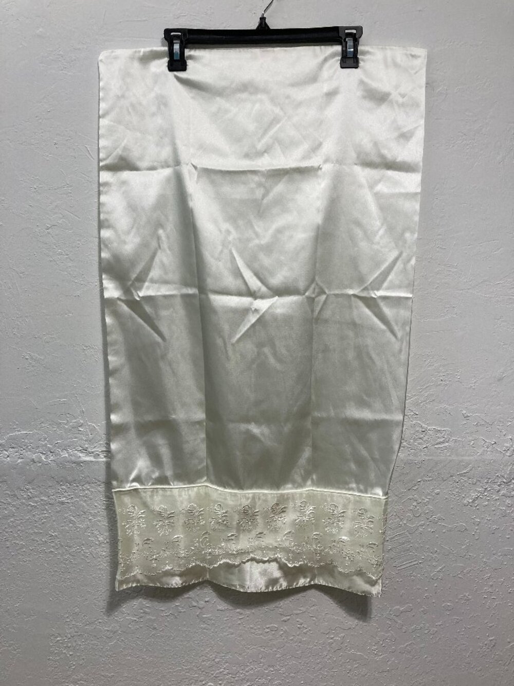 Charmeuse Satin Scent Sation Standard Pillowcases Set Of 2 Ivory Lace Trimmed